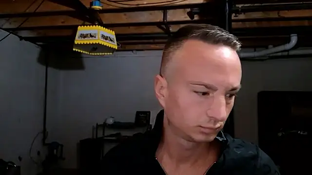 Snapshot of TheDaddy005 chatting on December 20, 2025, 1:51 pm TheDaddy005 online show from December 20, 2025, 1:51 pm