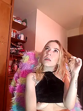 sara crushx online show from September 28, 2025, 3:06 pm