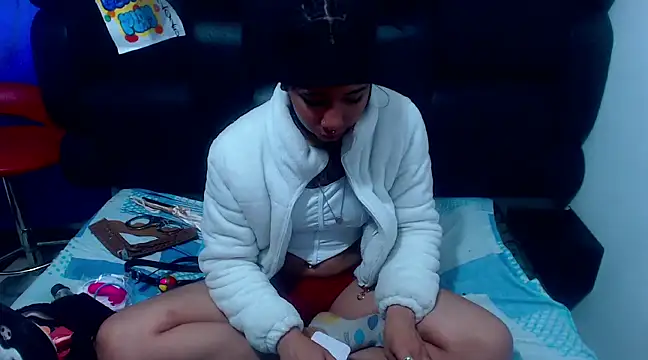 XxxReinaSexyBodyxxX777 online show from March 12, 2025, 1:08 pm