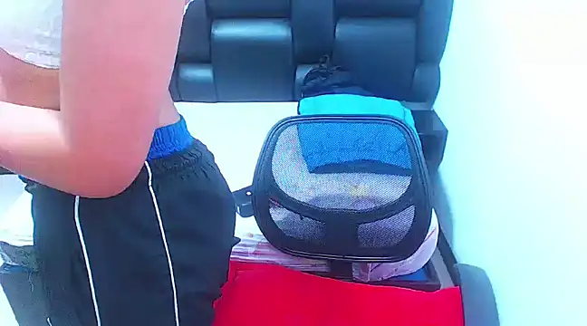 XxxReinaSexyBodyxxX777 online show from March 19, 2025, 5:17 pm