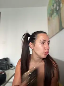 Snapshot of AleksandraRich chatting on February 4, 2026, 2:06 am AleksandraRich online show from February 4, 2026, 2:06 am