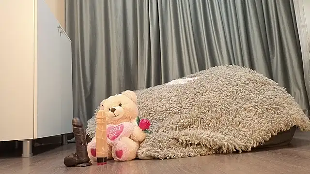 SunnyGlow online show from November 12, 2025, 5:08 am