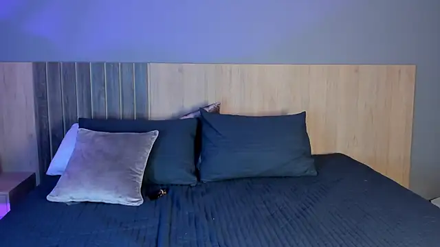  SamantaGomez online show from March 6, 2025, 6:05 pm