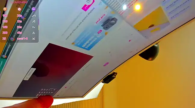  LiilyWong online show from March 22, 2025, 8:40 am