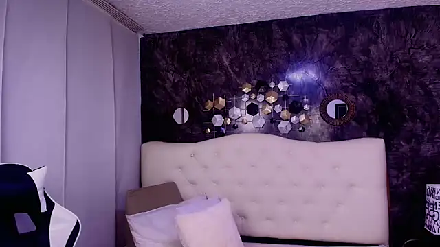  LiilyWong online show from September 27, 2025, 12:04 am