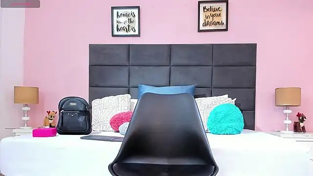 SophiaQueens online show from October 18, 2025, 8:20 pm