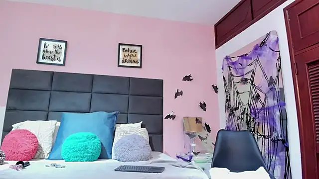 SophiaQueens online show from November 1, 2025, 11:29 pm