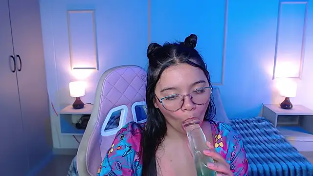 Snapshot of lilly_1948 chatting on March 13, 2025, 6:48 am lilly 1948 online show from March 13, 2025, 6:48 am