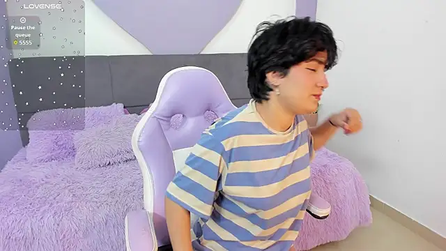 emma cute7 online show from April 2, 2026, 9:51 am