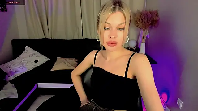 Snapshot of Melissa_Rood chatting on March 11, 2025, 12:39 pm Melissa Rood online show from March 11, 2025, 12:39 pm