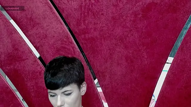 Roxxy Rouge online show from October 25, 2025, 4:35 pm