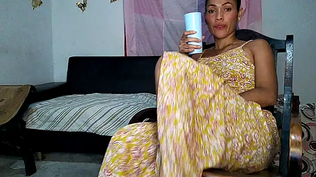 Snapshot of Milu_curly chatting on October 19, 2025, 5:41 am Milu curly online show from October 19, 2025, 5:41 am