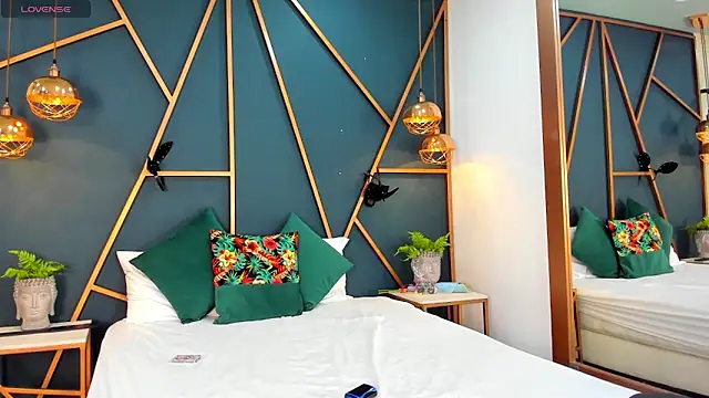 Lia Valmont online show from March 7, 2026, 3:53 pm