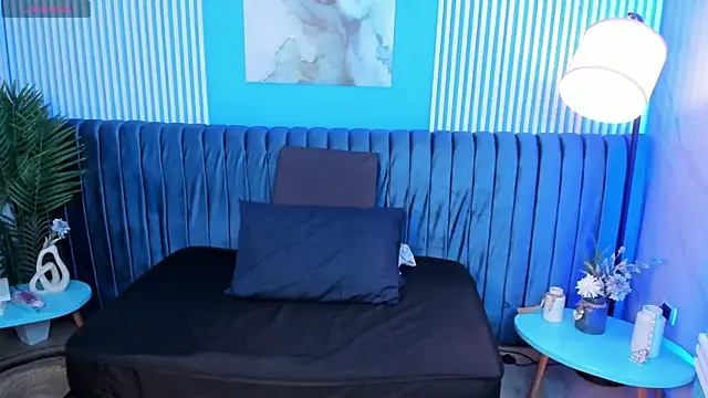 roxy hell online show from September 19, 2025, 7:25 pm