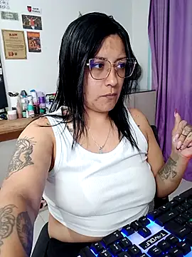 DaniPoison online show from April 3, 2026, 7:34 pm