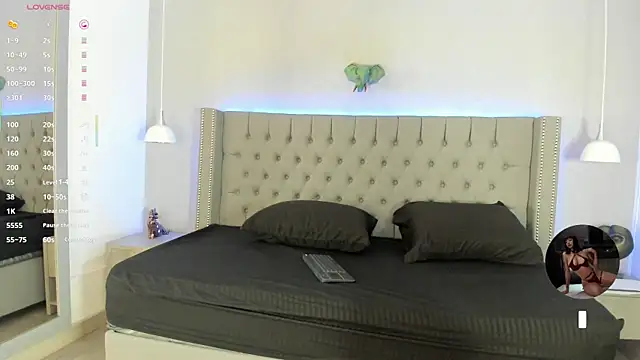 Snapshot of Emiliana_Rios chatting on September 22, 2025, 12:45 am Emiliana Rios online show from September 22, 2025, 12:45 am