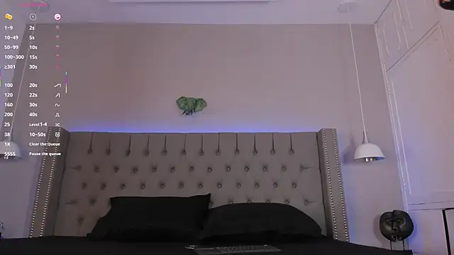 Snapshot of Emiliana_Rios chatting on October 28, 2025, 3:54 am Emiliana Rios online show from October 28, 2025, 3:54 am