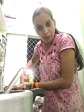 Hotty-Nidhi online show from November 13, 2025, 3:55 pm