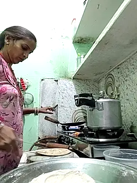 Hotty-Nidhi online show from April 11, 2026, 4:00 pm