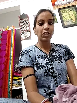 Hotty-Nidhi online show from April 15, 2026, 3:24 am