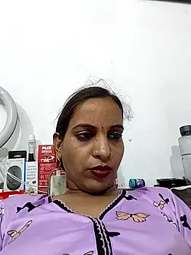 Snapshot of Hotty-Nidhi chatting on July 8, 2026, 5:39 pm Hotty-Nidhi online show from July 8, 2026, 5:39 pm