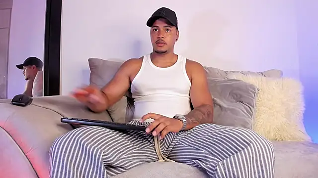 AshtonnSummer online show from October 1, 2025, 3:40 pm