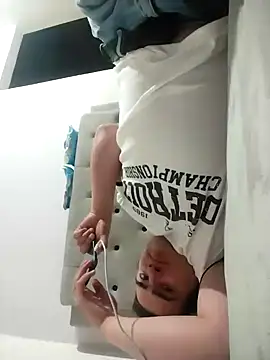 Snapshot of Andy-rtg chatting on November 24, 2025, 2:33 am Andy-rtg online show from November 24, 2025, 2:33 am