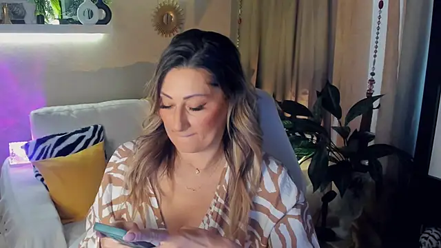 SarahAlluring online show from May 14, 2026, 3:08 pm