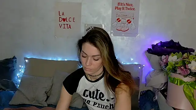 SweetDarling7 online show from March 9, 2026, 4:33 pm