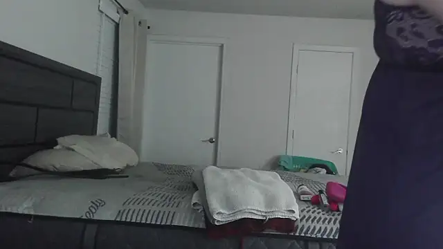 FantasyWifeBri online show from December 3, 2025, 10:41 pm