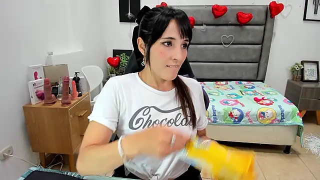 Tania Duque online show from March 12, 2026, 2:01 pm