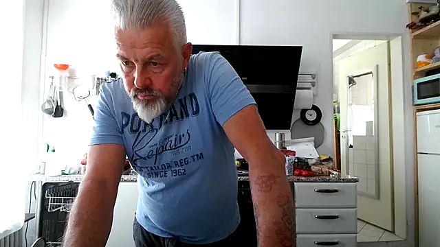 Snapshot of Berg_Boy chatting on June 5, 2026, 11:49 am Berg Boy online show from June 5, 2026, 11:49 am