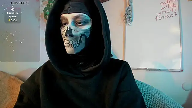 cos operator online show from October 30, 2025, 7:14 pm