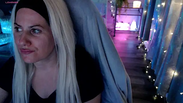 Snapshot of BellaStar84 chatting on March 11, 2026, 11:38 am BellaStar84 online show from March 11, 2026, 11:38 am