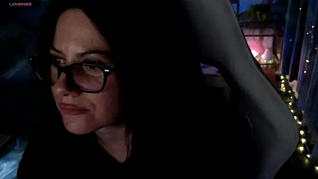 Snapshot of BellaStar84 chatting on April 8, 2026, 7:19 am BellaStar84 online show from April 8, 2026, 7:19 am