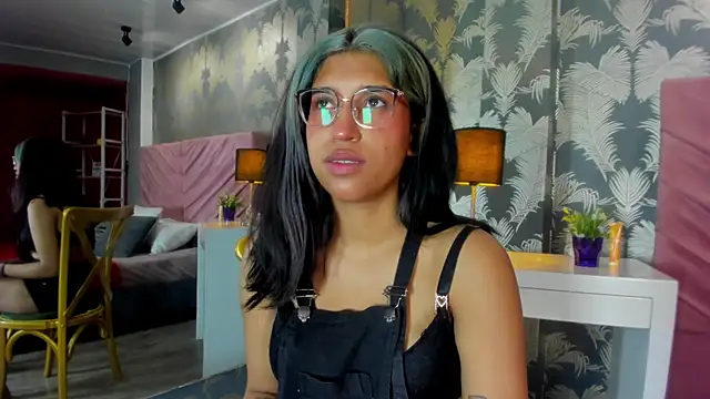 Karin Ks online show from November 27, 2025, 8:00 pm