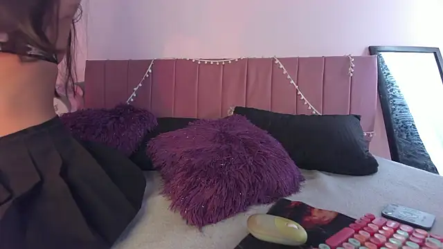 kitty-kryss online show from March 19, 2026, 6:23 pm