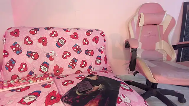 kitty-kryss online show from April 7, 2026, 1:44 pm