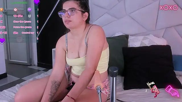 JulietSofia online show from February 4, 2026, 7:53 pm