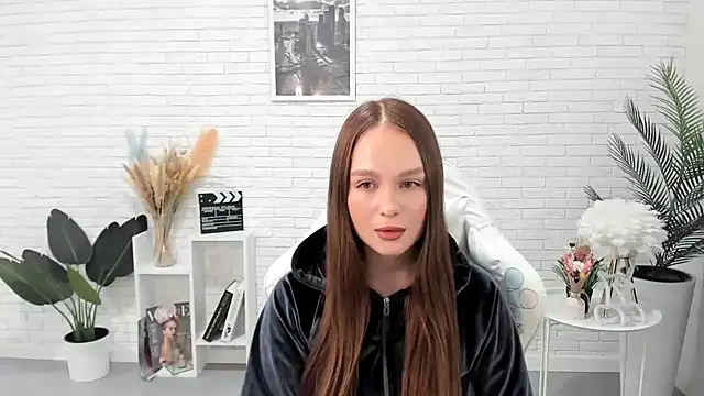 LoisCubitt online show from March 13, 2025, 12:02 pm