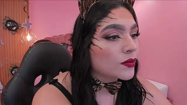 eva sainnt online show from October 3, 2025, 5:43 pm