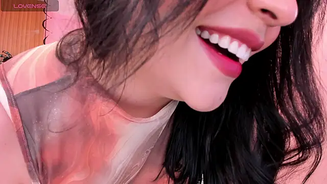 eva sainnt online show from October 15, 2025, 5:02 pm