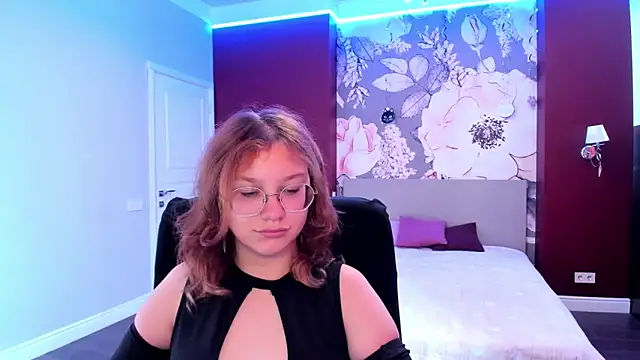 Snapshot of AngelinaLow chatting on September 10, 2025, 11:32 am AngelinaLow online show from September 10, 2025, 11:32 am