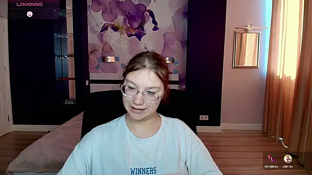 Snapshot of AngelinaLow chatting on October 21, 2025, 11:33 am AngelinaLow online show from October 21, 2025, 11:33 am