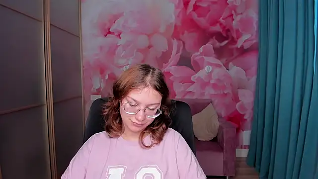 AngelinaLow online show from November 4, 2025, 12:26 pm