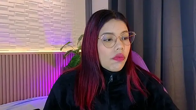 TiffanyWalk online show from November 20, 2025, 10:48 am