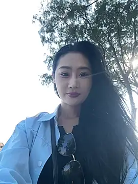 Snapshot of linger-23 chatting on October 26, 2025, 7:14 am linger-23 online show from October 26, 2025, 7:14 am