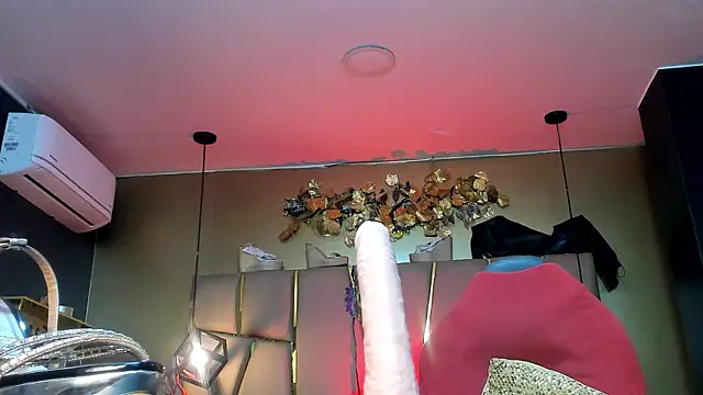 Kendraa Hot online show from April 12, 2026, 12:04 am