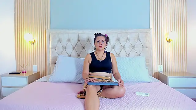 Snapshot of Hera_goddesss chatting on September 22, 2025, 7:16 pm Hera goddesss online show from September 22, 2025, 7:16 pm