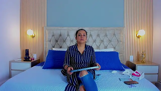 Snapshot of Hera_goddesss chatting on October 6, 2025, 7:33 pm Hera goddesss online show from October 6, 2025, 7:33 pm